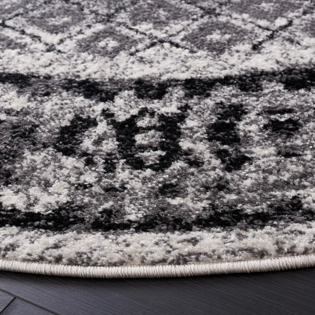 Safavieh Adirondack 6'-0" x 6'-0" Rug in Ivory / Silver
