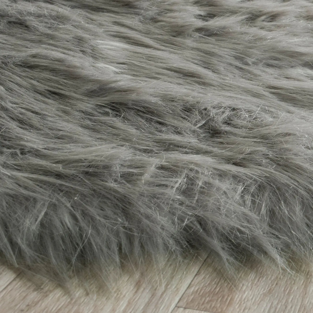 Safavieh Faux Sheep Skin 2'-6" x 6'-0" Rug in Dark Grey