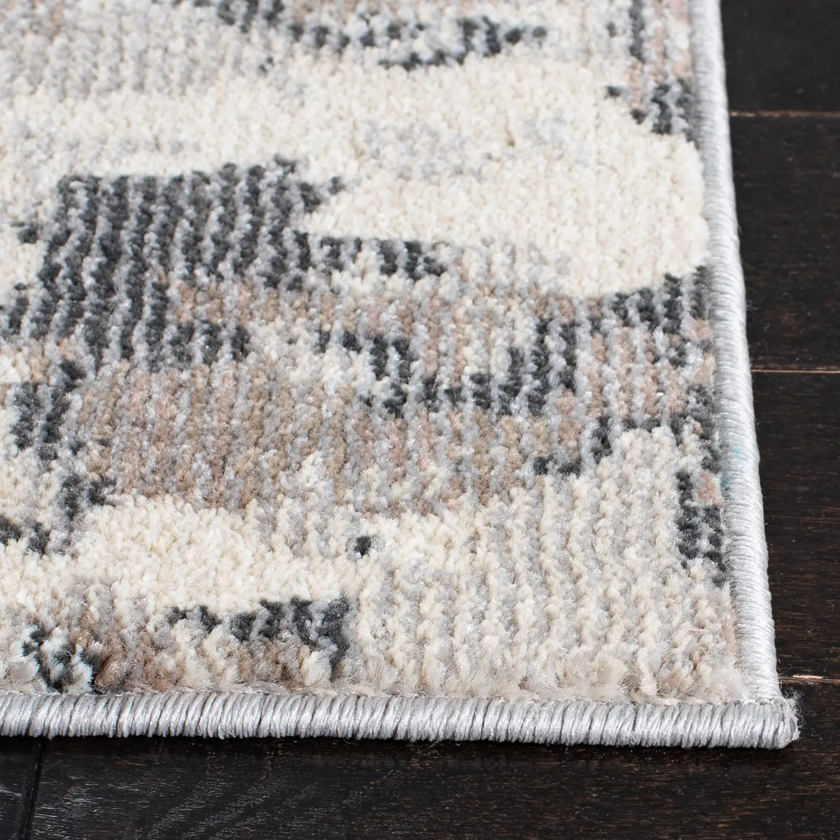Safavieh Madison 4'-0" x 6'-0" Rug in Grey / Beige