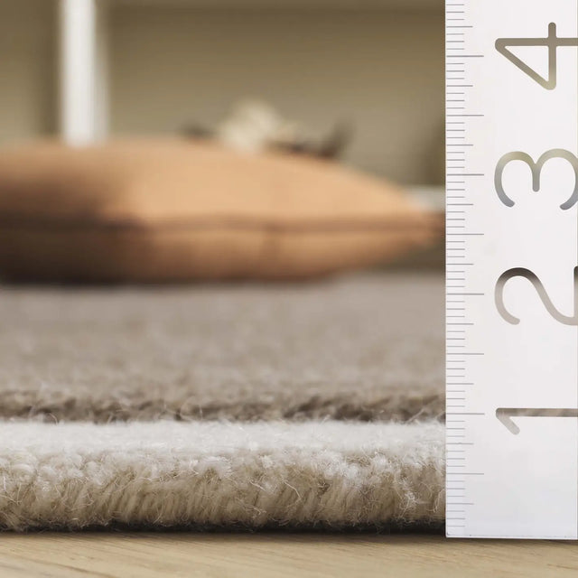 Safavieh Metro 4'-0" x 6'-0" Rug in Dark Beig / Ivory