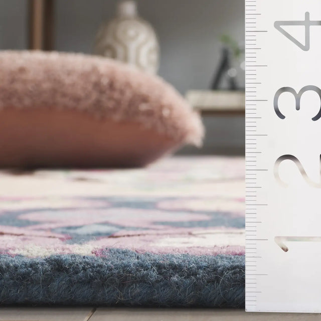 Safavieh Bellagio 4'-0" x 6'-0" Rug in Pink / Ivory