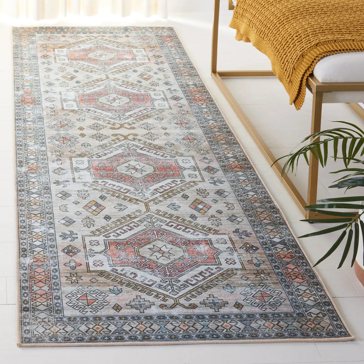 Safavieh Tucson 2'-6" x 8'-0" Rug in Beige / Green