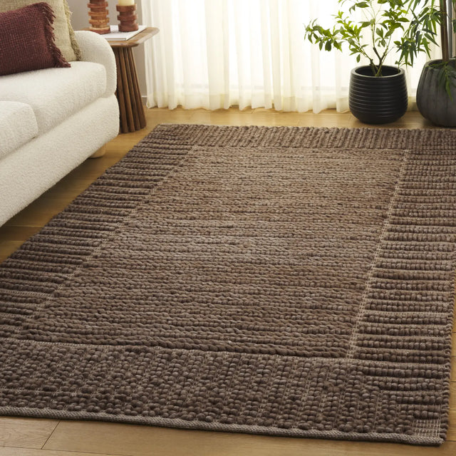 Safavieh Natura 4'-0" x 6'-0" Rug in Brown