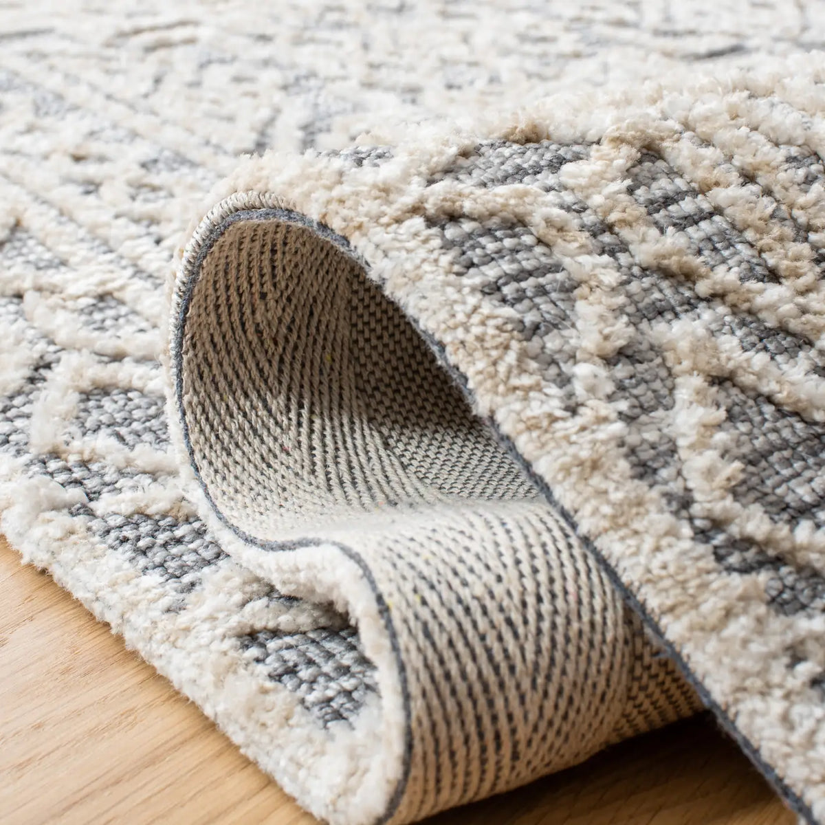 Safavieh Roslyn 4'-0" x 6'-0" Rug in Grey / Beige