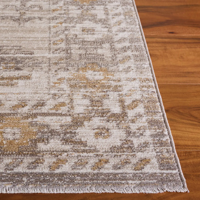 Safavieh Hazel 500 4'-0" x 6'-0" Rug in Beige / Ivory