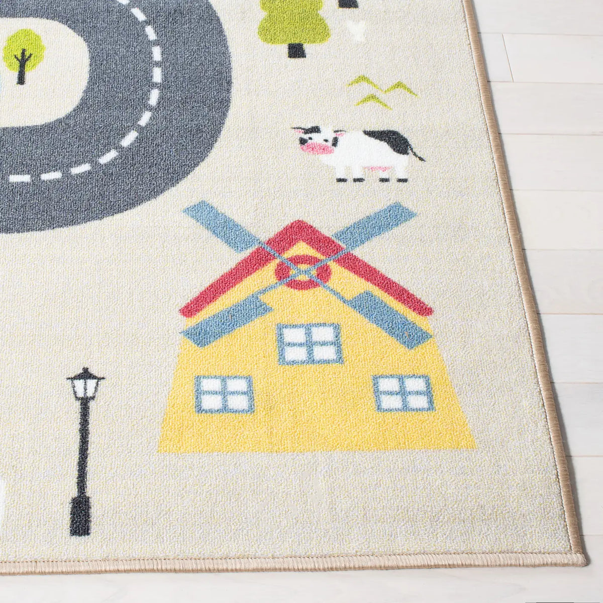Safavieh Kids Playhouse 200 4'-4" x 6'-0" Rug in Beige / Green