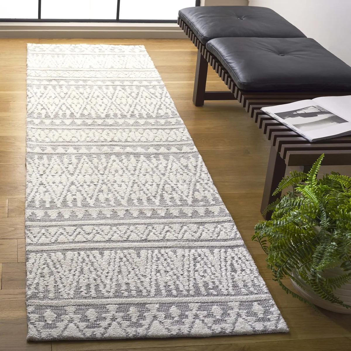 Safavieh Audrey 2'-3" x 8'-0" Rug in Grey / Ivory