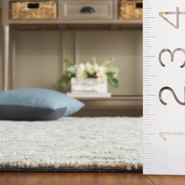 Safavieh Marquee 4'-0" x 6'-0" Rug in Grey / Ivory