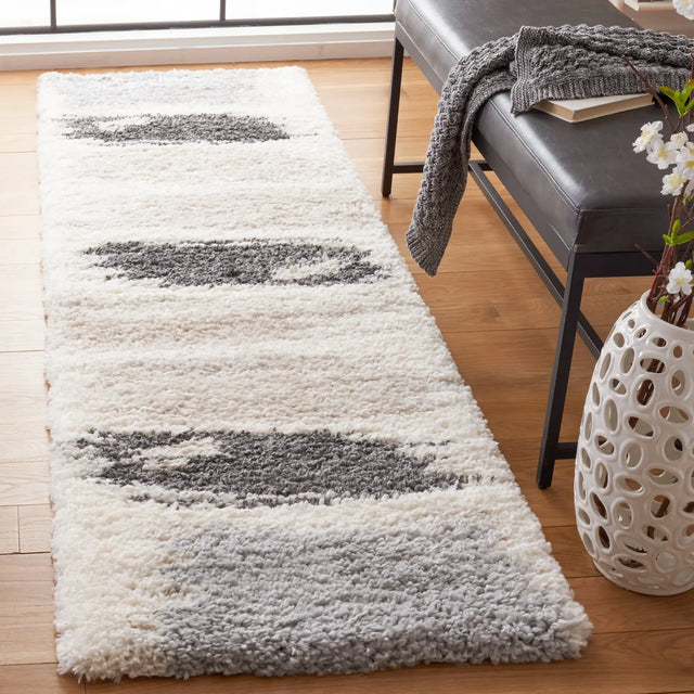 Safavieh Fontana Shag 800 2'-3" x 10'-0" Rug in Grey / Ivory