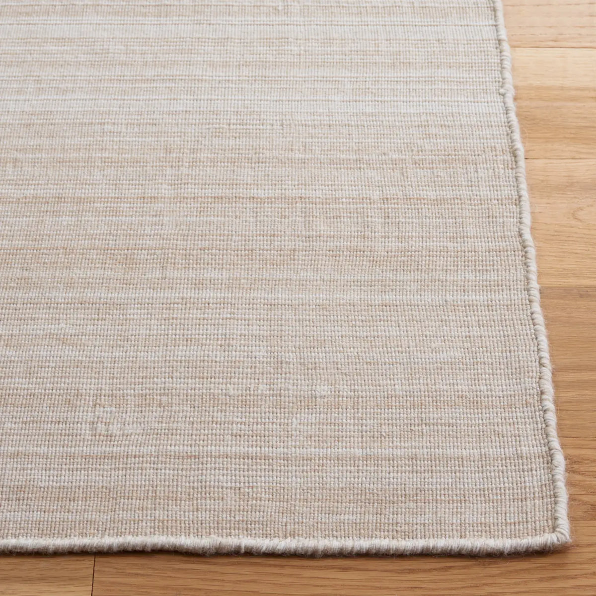 Safavieh Kilim 4'-0" x 6'-0" Rug in Beige