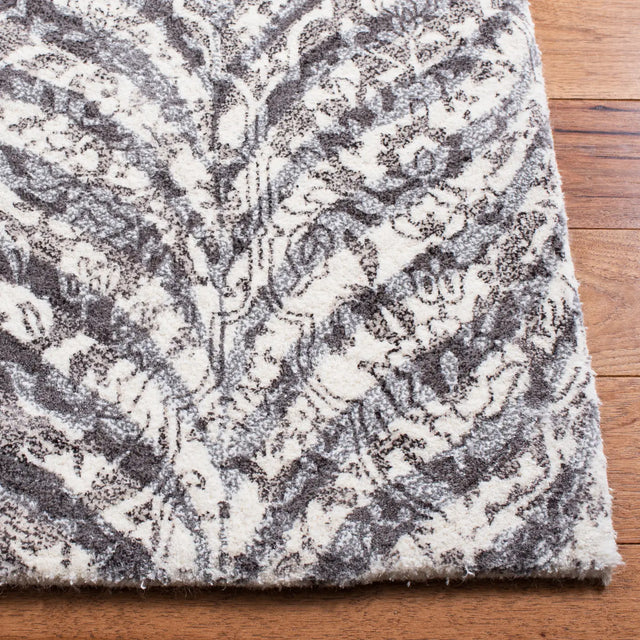 Safavieh Restoration Vintage 4'-0" x 6'-0" Rug in Grey / Ivory