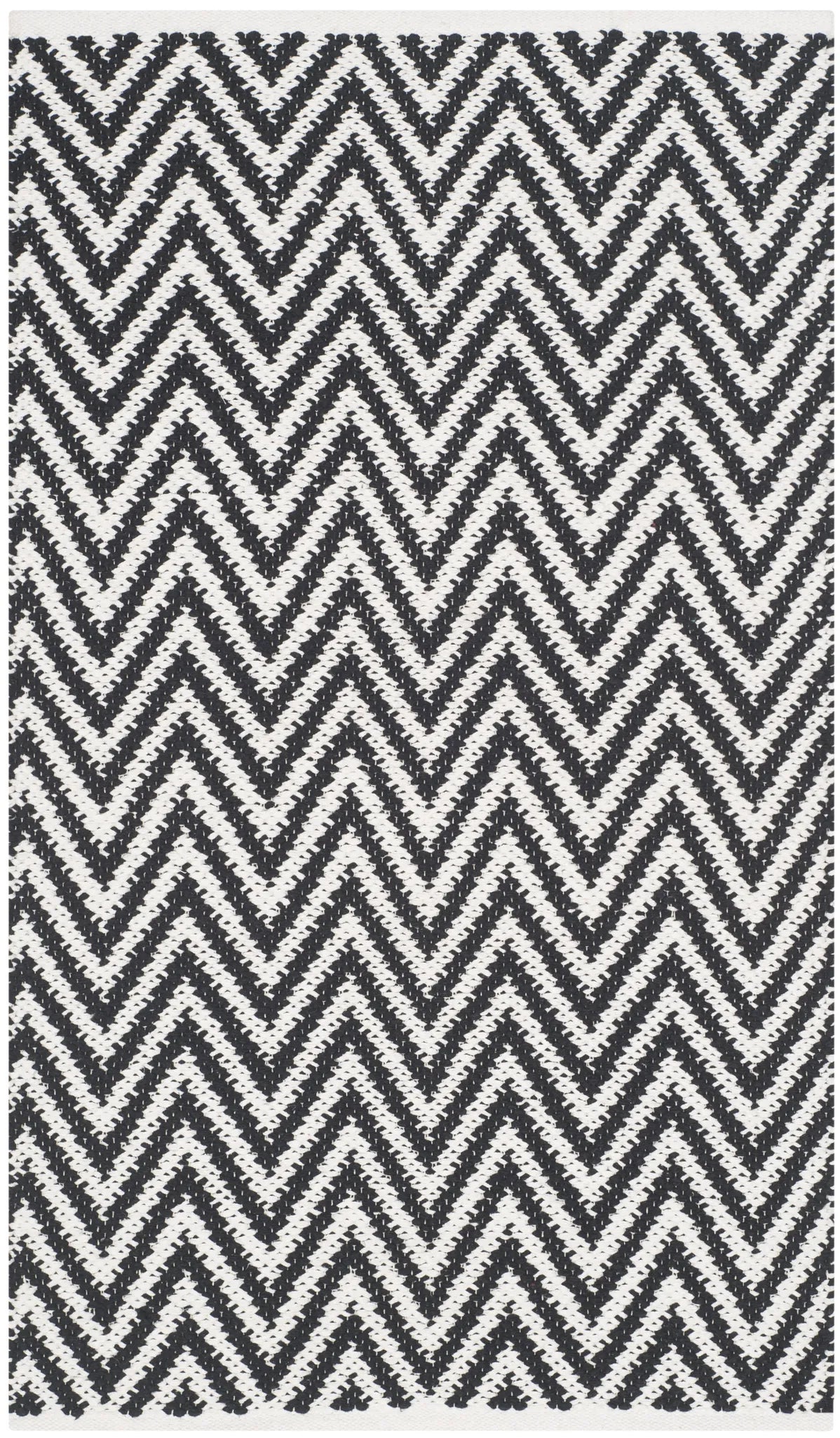 Safavieh Montauk 2'-6" x 4'-0" Rug in Black / Ivory