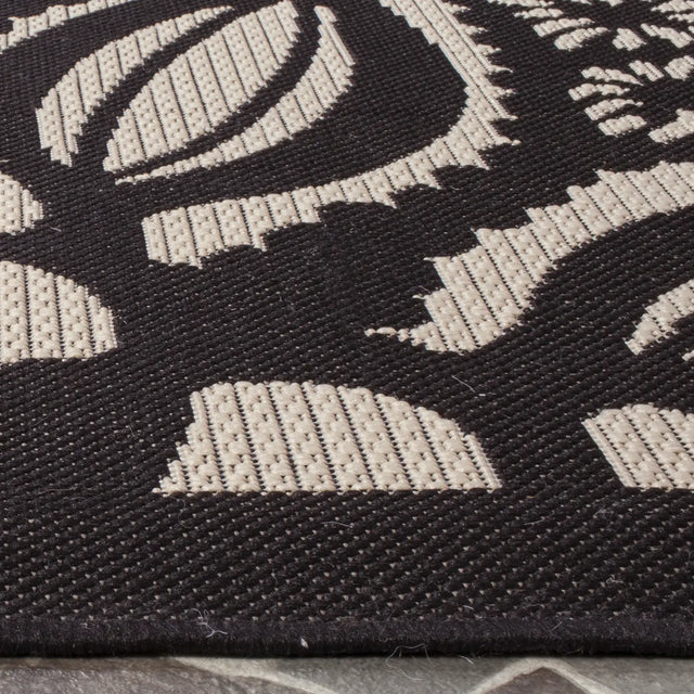 Safavieh Courtyard 8'-0" x 11'-0" Rug in Beige / Black