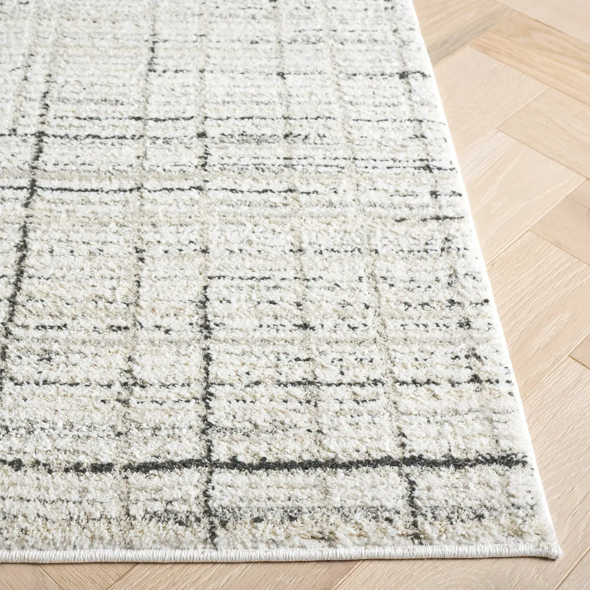 Safavieh Northport 4'-0" x 6'-0" Rug in Ivory / Charcoal