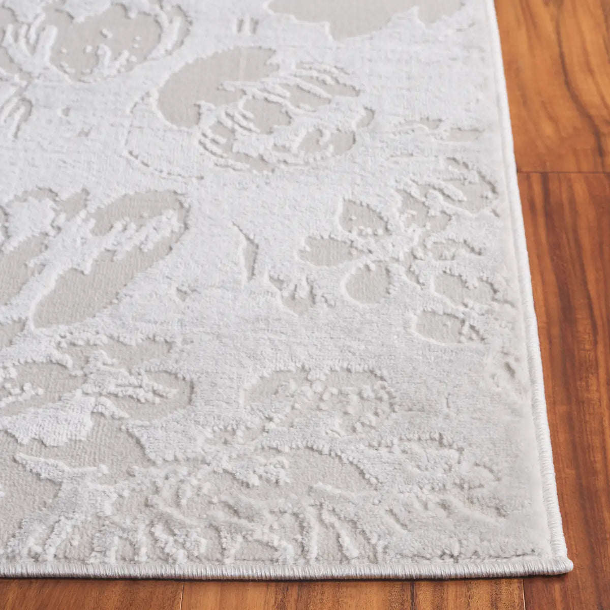 Safavieh Saylor 100 4'-0" x 6'-0" Rug in Ivory