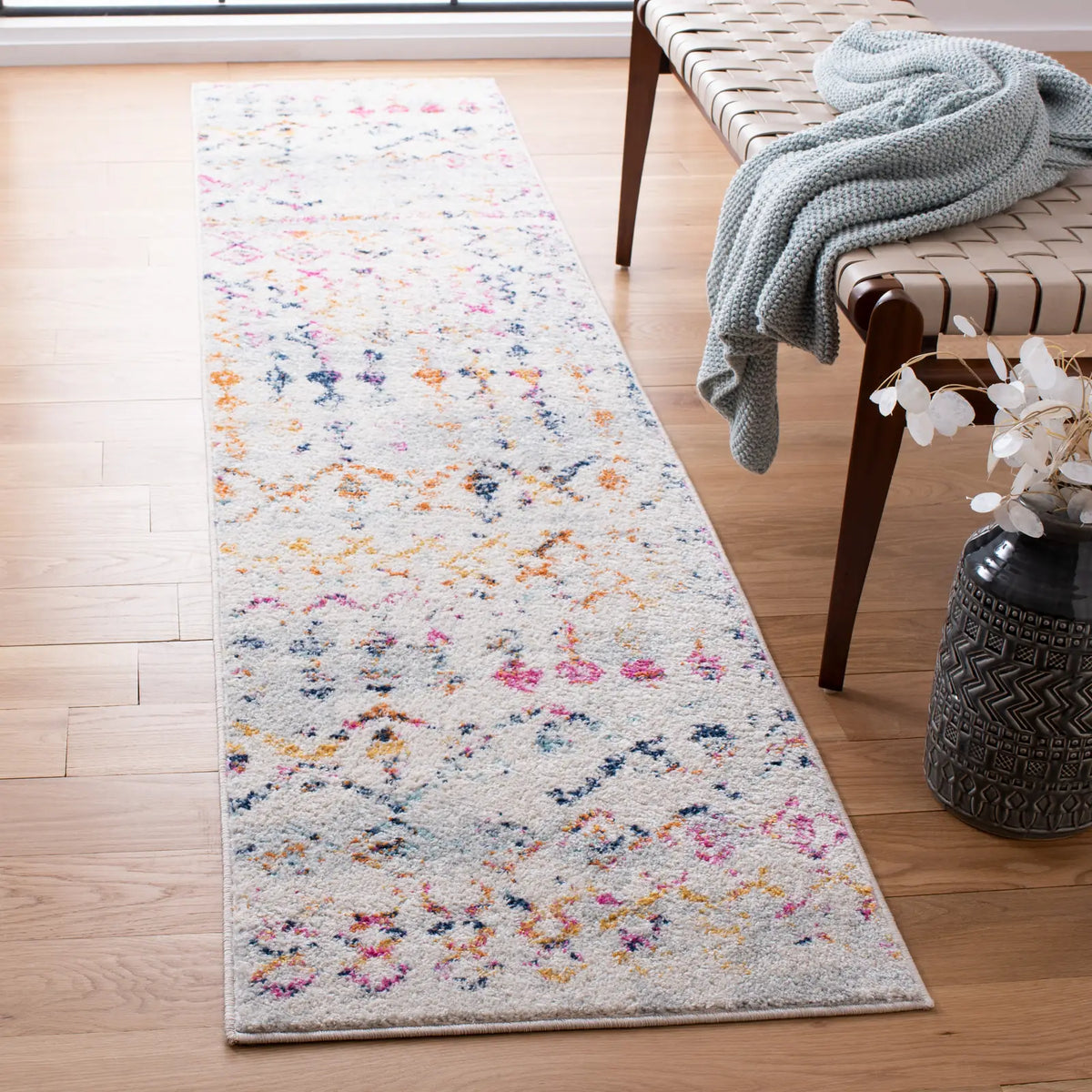 Safavieh Tulum 2'-0" x 9'-0" Rug in Ivory / Gold
