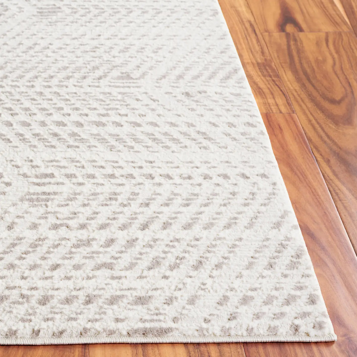 Safavieh Revive 4'-0" x 6'-0" Rug in Ivory / Grey