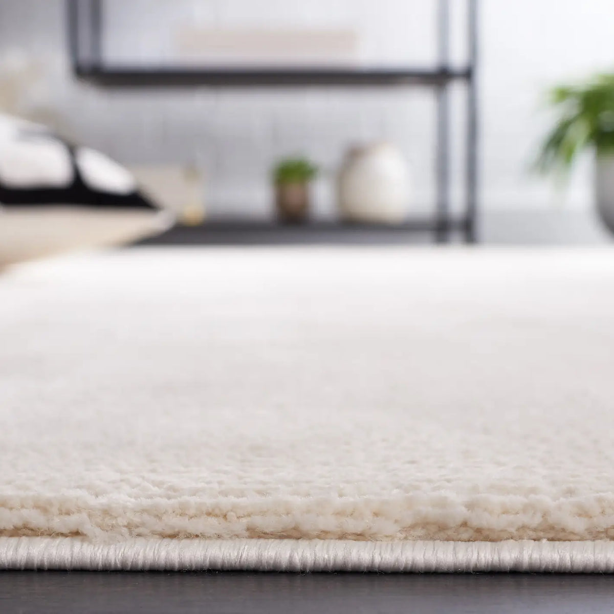 Safavieh Revive 4'-0" x 6'-0" Rug in Ivory