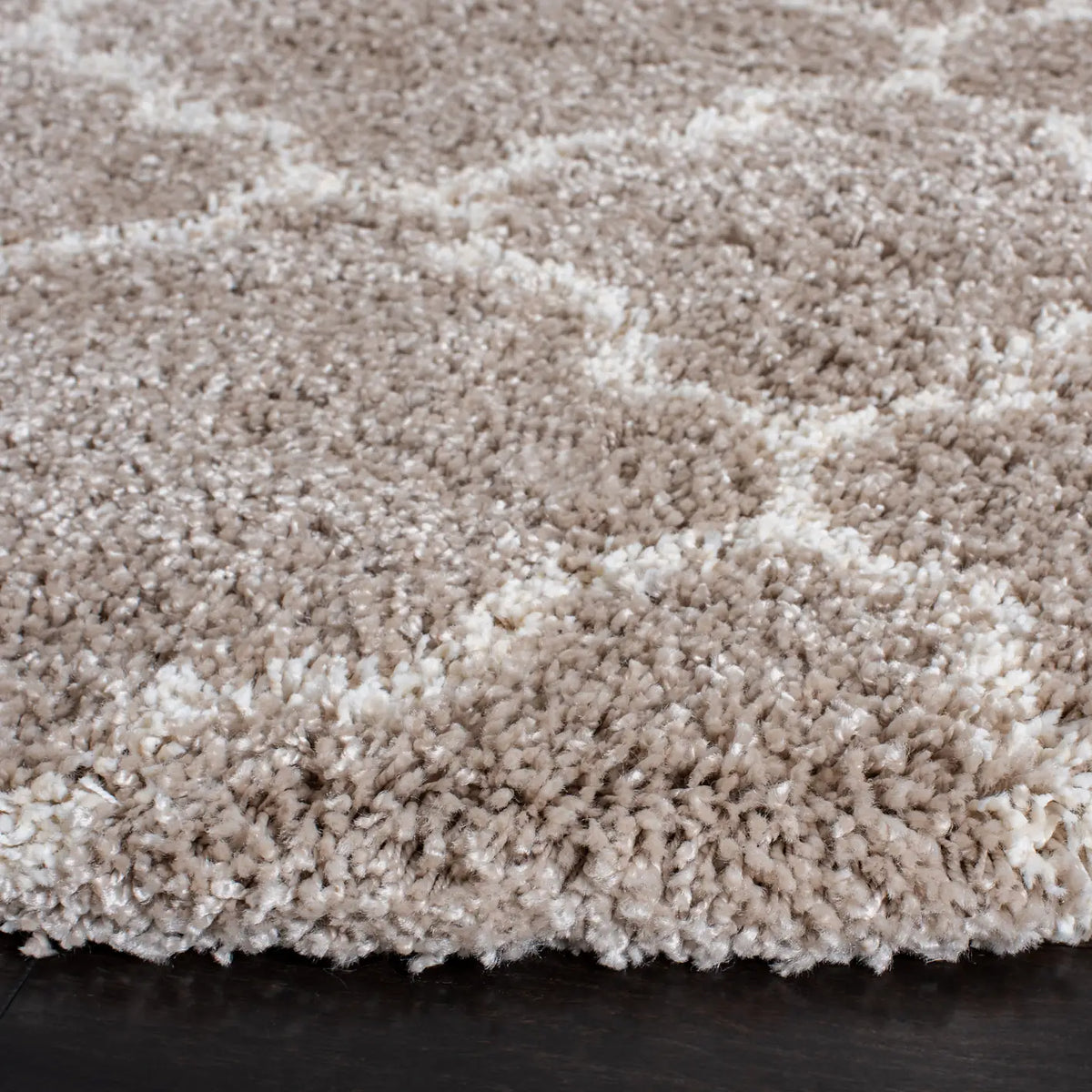 Safavieh Hudson Shag 7'-0" x 7'-0" Rug in Beige / Ivory