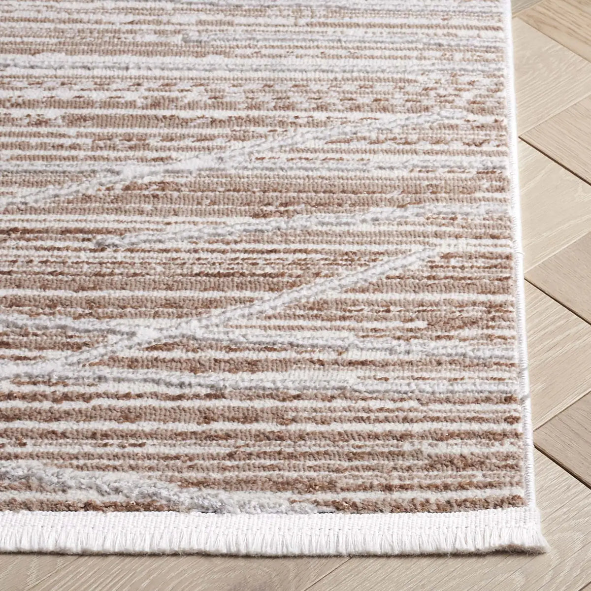 Safavieh Mila 4'-0" x 6'-0" Rug in Beige / Grey