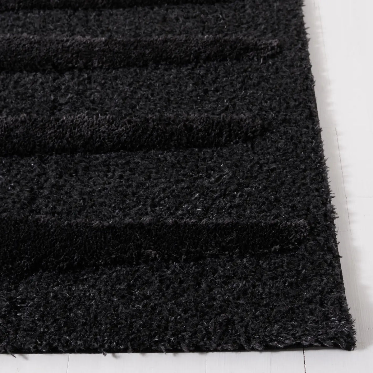 Safavieh Hi-Lo Shag 4'-0" x 6'-0" Rug in Charcoal