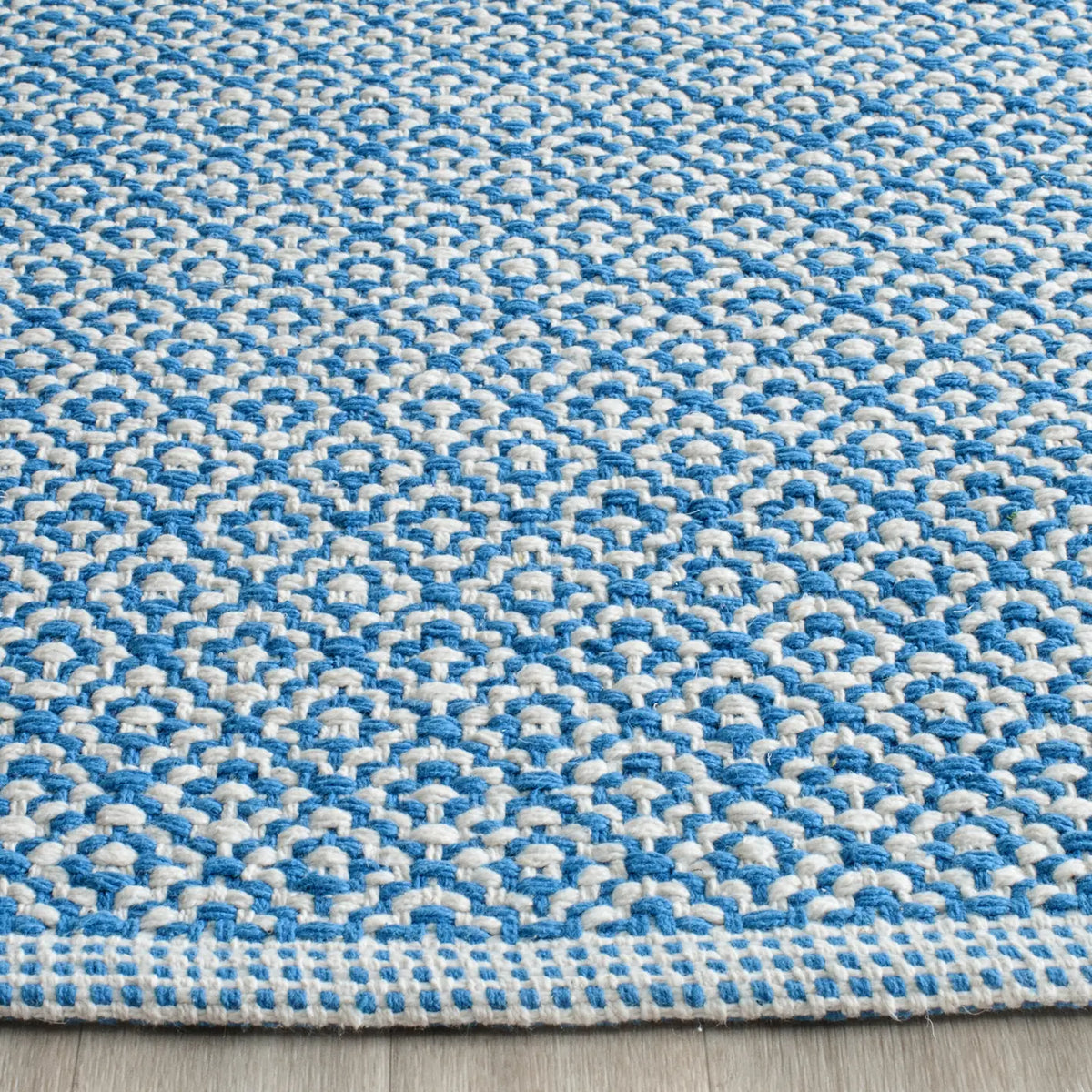 Safavieh Montauk 2'-3" x 7'-0" Rug in Ivory / Blue