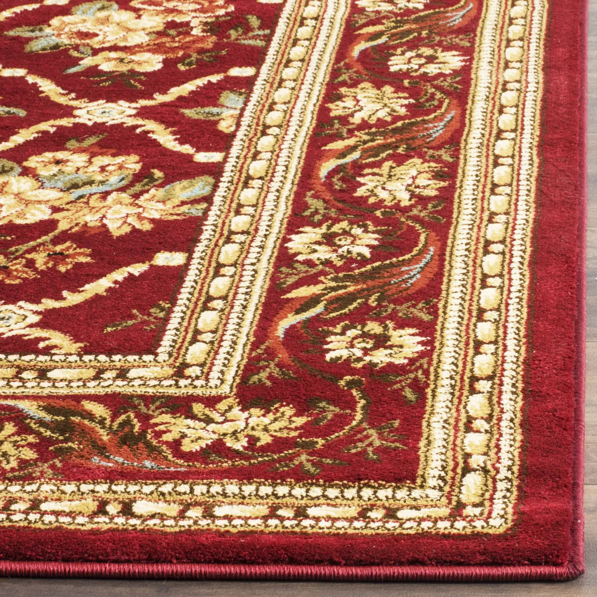 Safavieh Lyndhurst 5'-3" x 7'-6" Rug in Red / Red