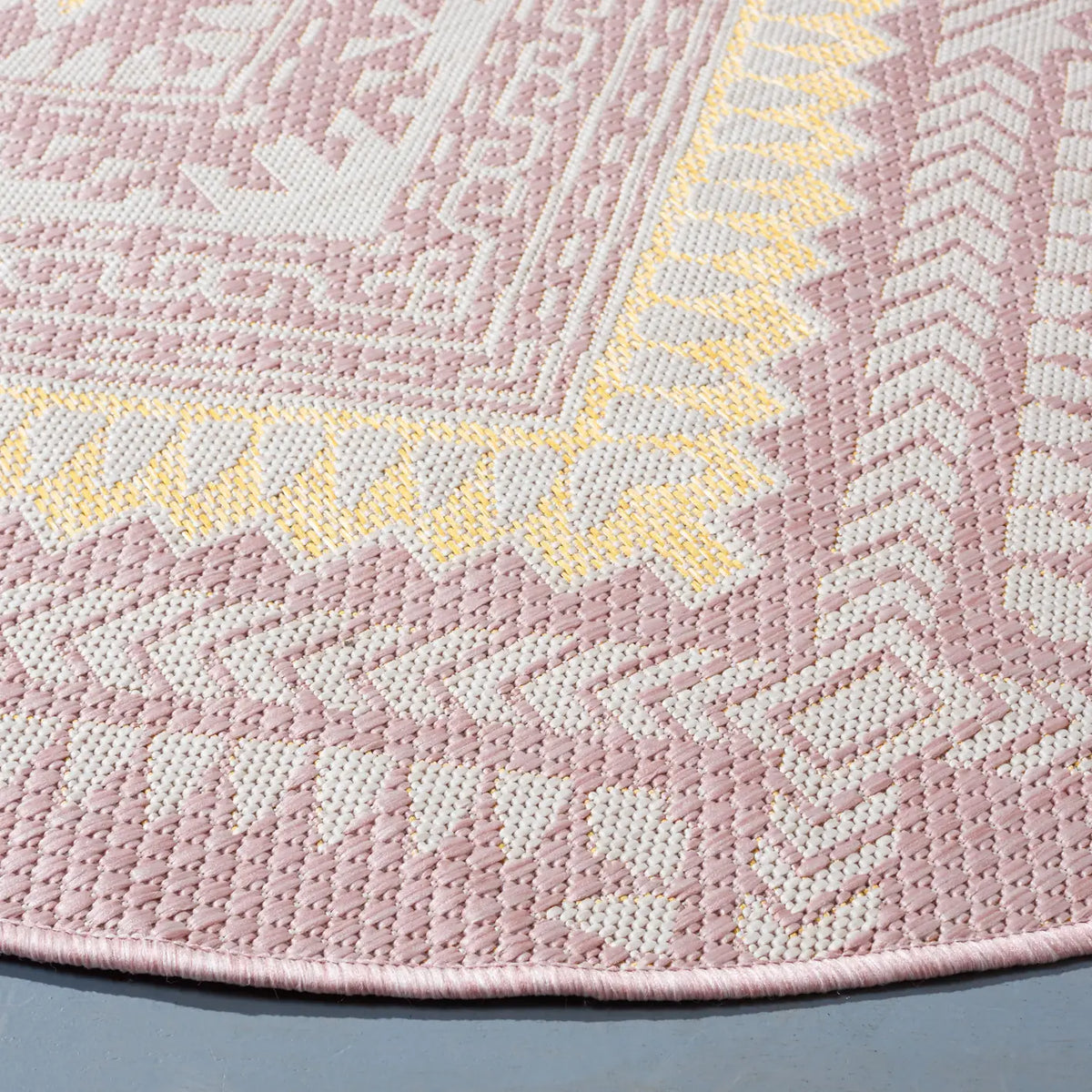 Safavieh Courtyard 6'-7" x 6'-7" Rug in Pink / Gold