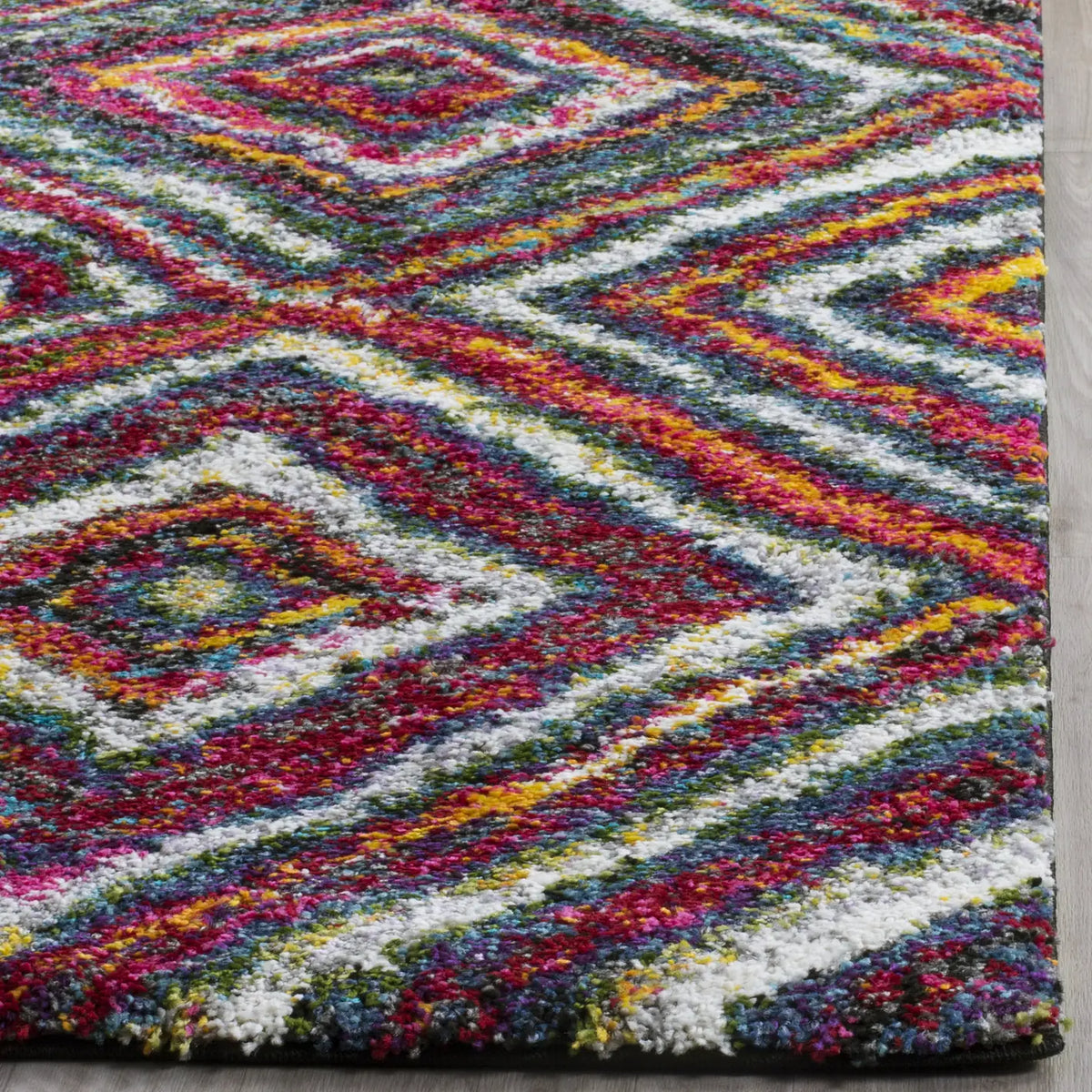 Safavieh Fiesta Shag 4'-0" x 6'-0" Rug in Multi