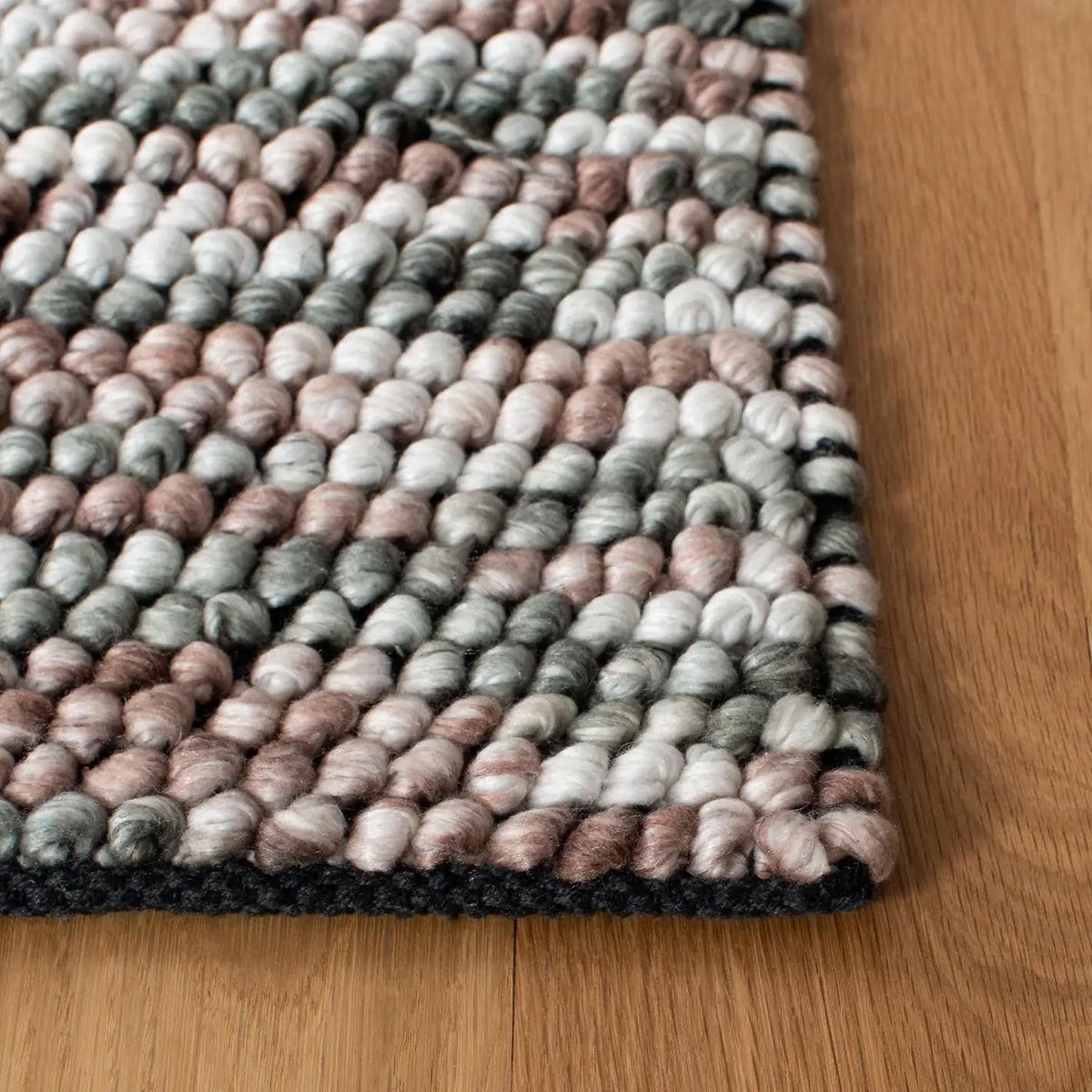 Safavieh Natura 6'-0" x 9'-0" Rug in Brown / Ivory