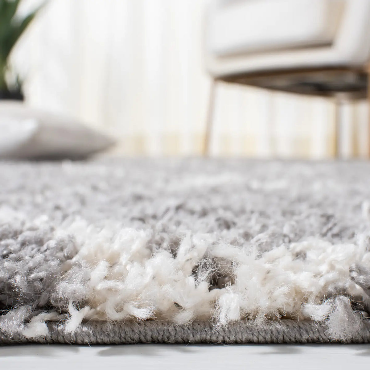 Safavieh Venus Shag 500 4'-0" x 6'-0" Rug in Grey / Ivory