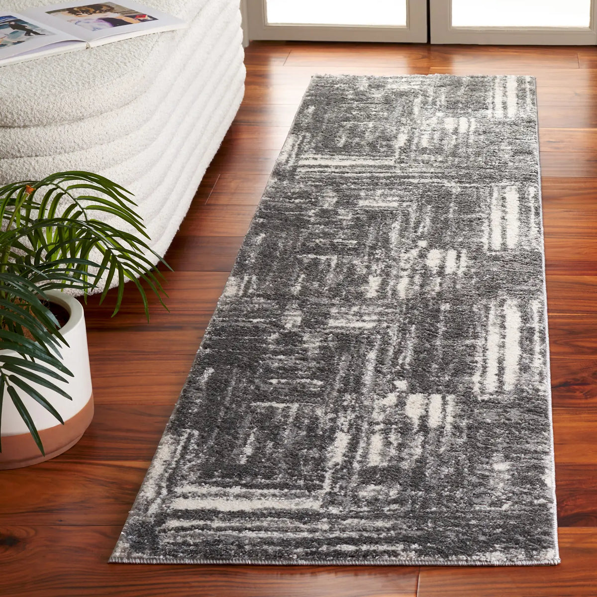 Safavieh Ravine Shag 2'-2" x 8'-0" Rug in Dark Grey / Ivory