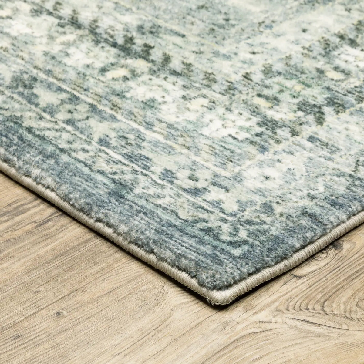 Oriental Weavers Savoy 28106 Blue/ Ivory Rug - corner detail