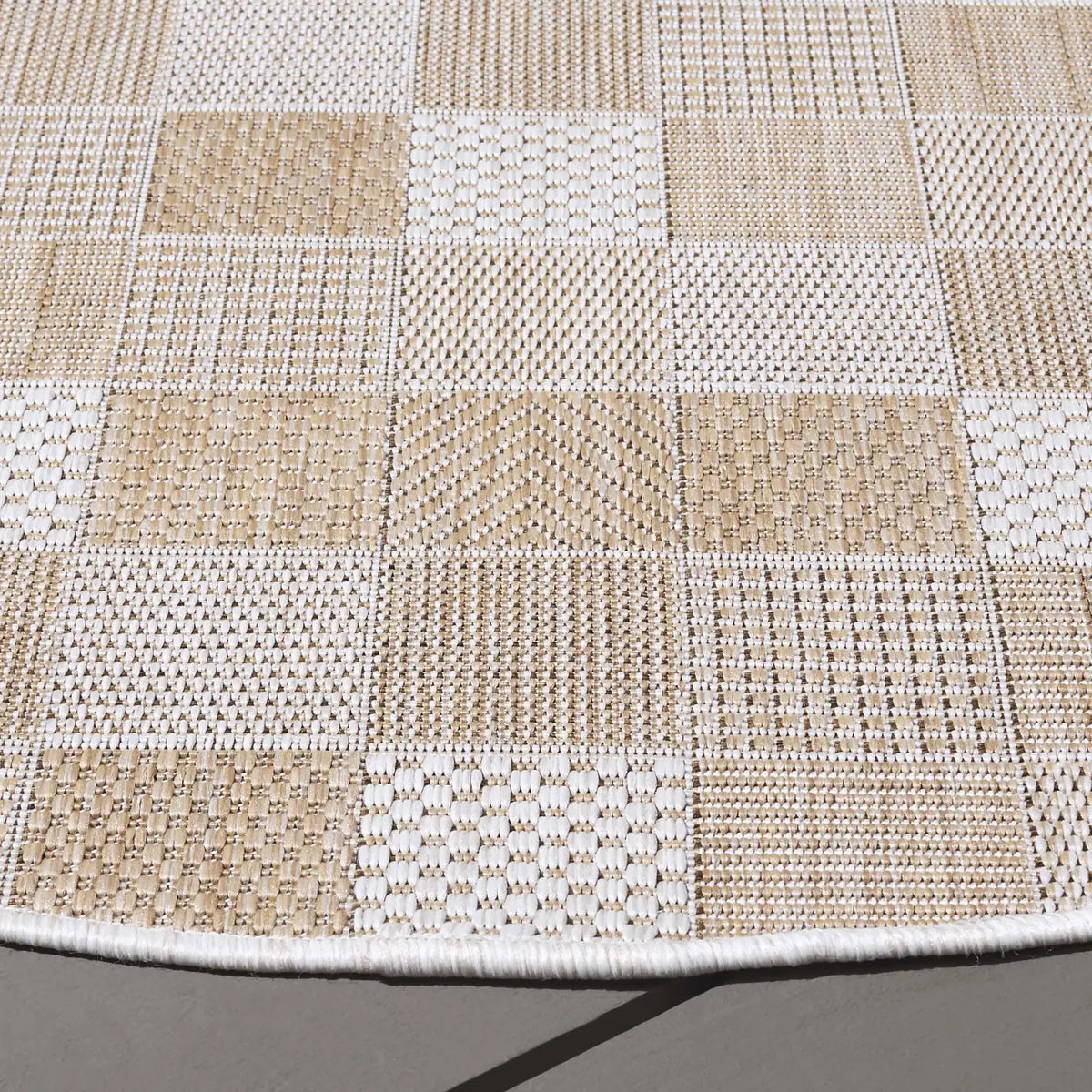 Safavieh Courtyard 6'-7" x 6'-7" Rug in Natural / Beige