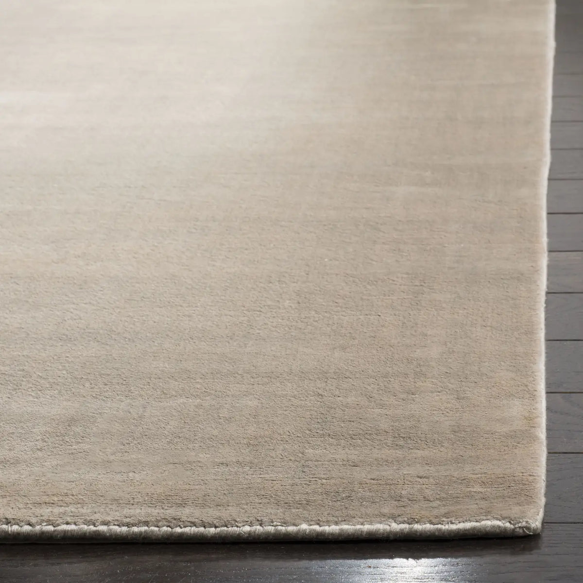 Safavieh Mirage 5'-0" x 8'-0" Rug in Silver