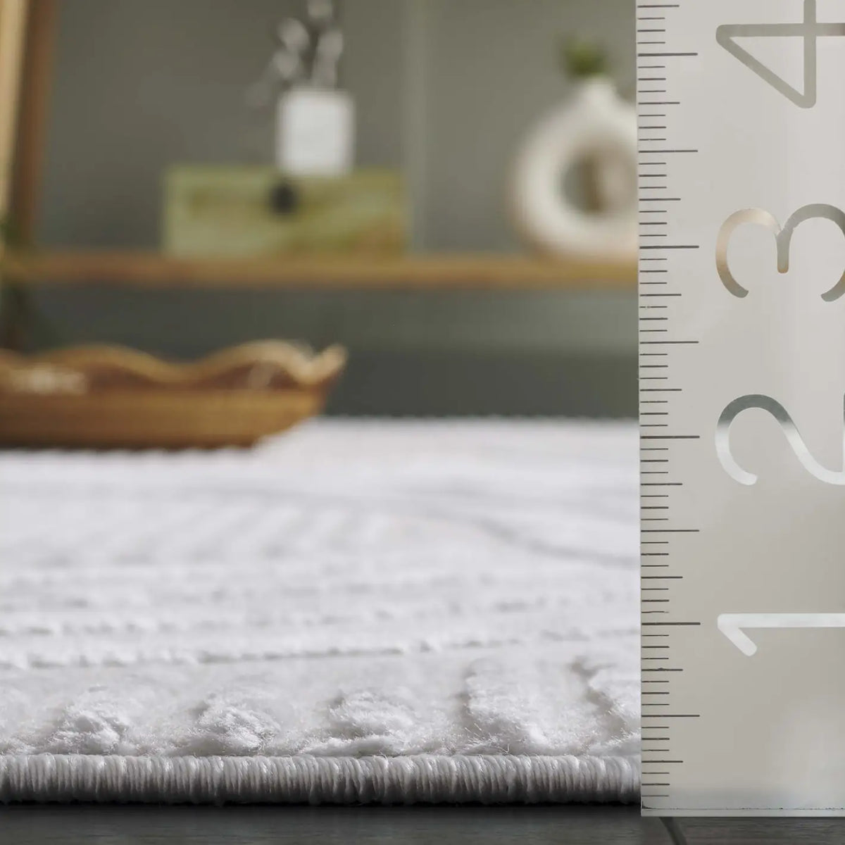 Safavieh Saylor 100 5'-5" x 7'-7" Rug in Ivory