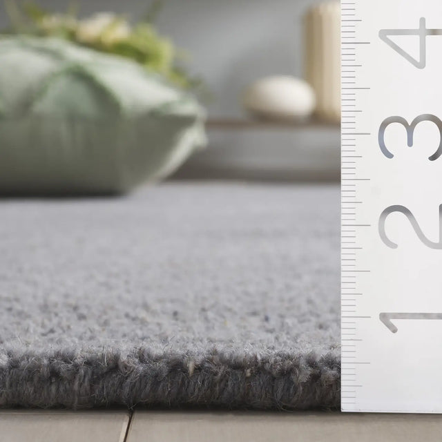 Safavieh Himalaya 5'-0" x 8'-0" Rug in Grey