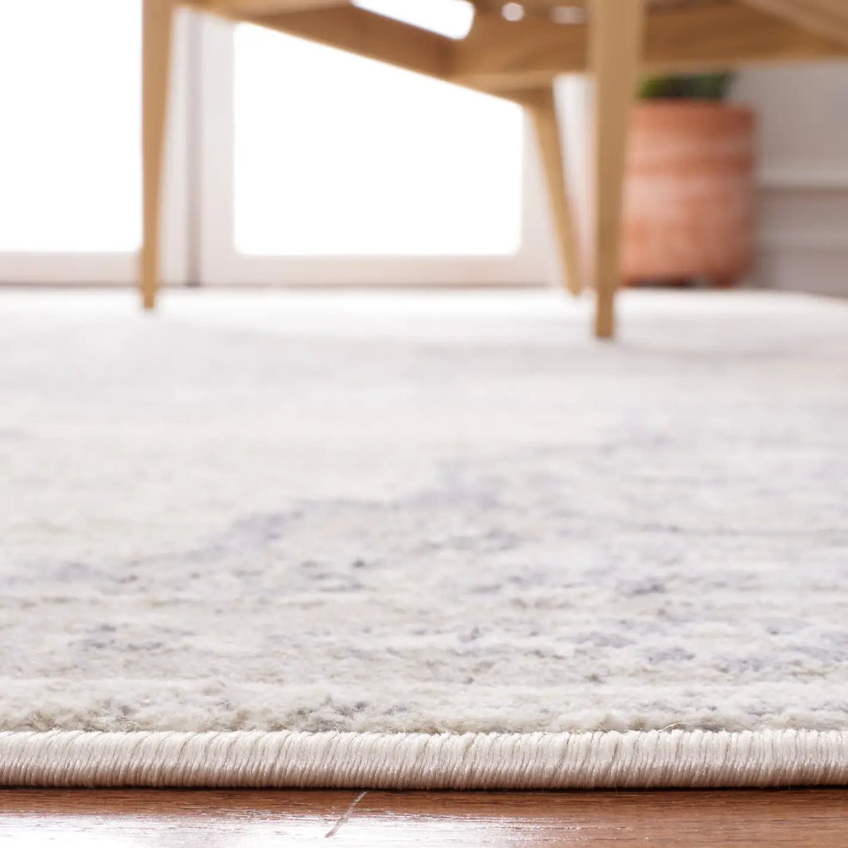 Safavieh Brentwood 4'-0" x 6'-0" Rug in Ivory / Beige