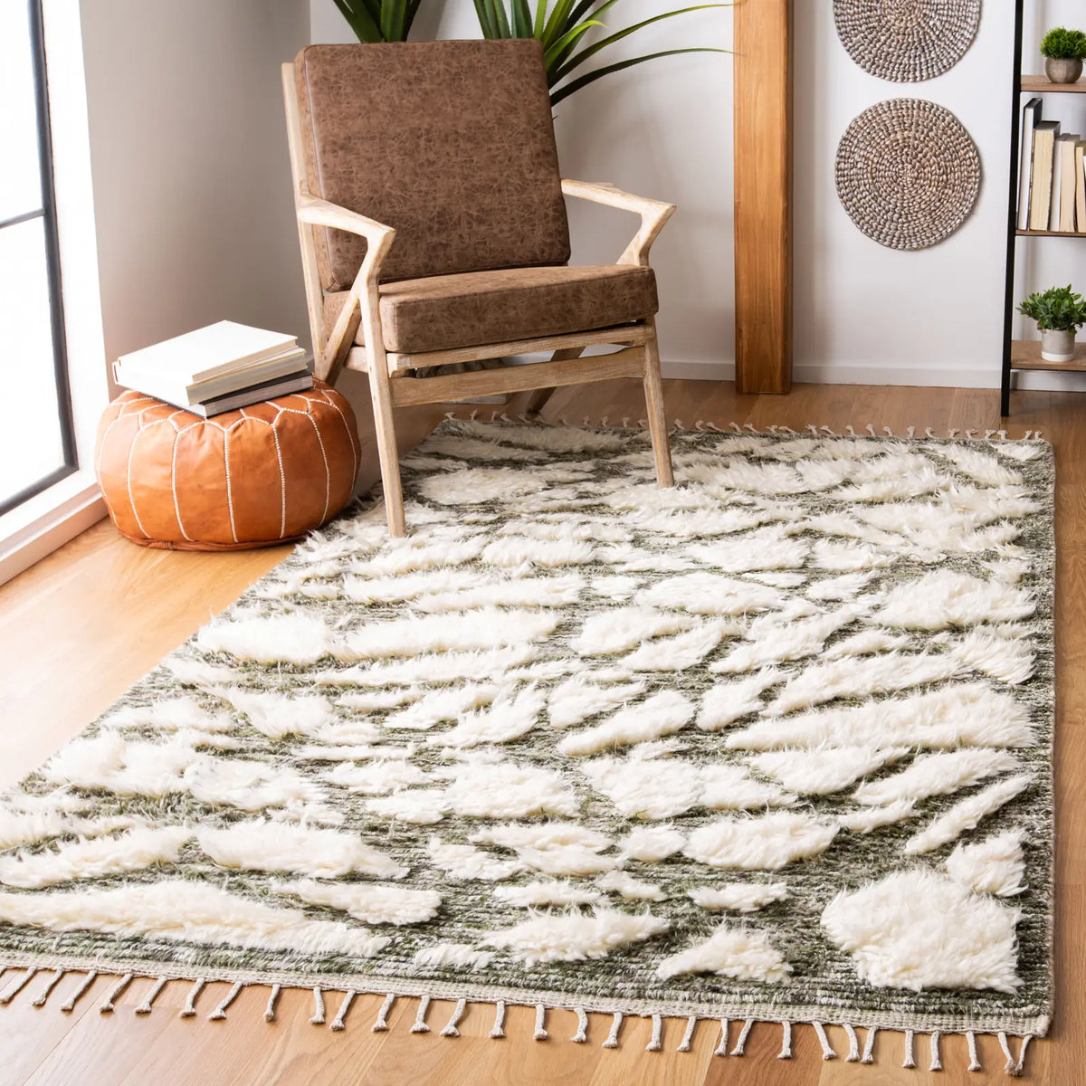 Safavieh Manhattan 4'-0" x 6'-0" Rug in Ivory / Sage