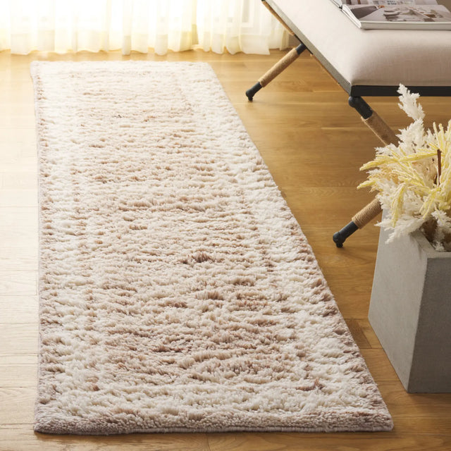 Safavieh Vermont 2'-3" x 8'-0" Rug in Beige / Ivory