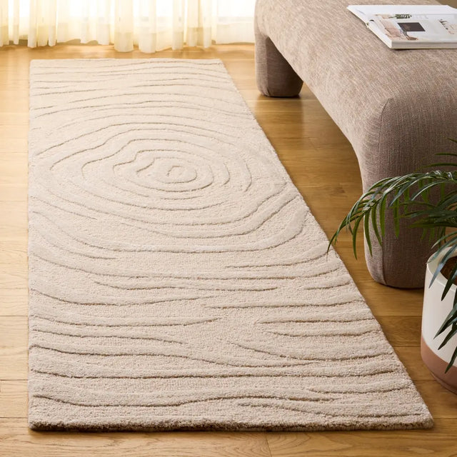 Safavieh Glamour 2'-3" x 8'-0" Rug in Beige