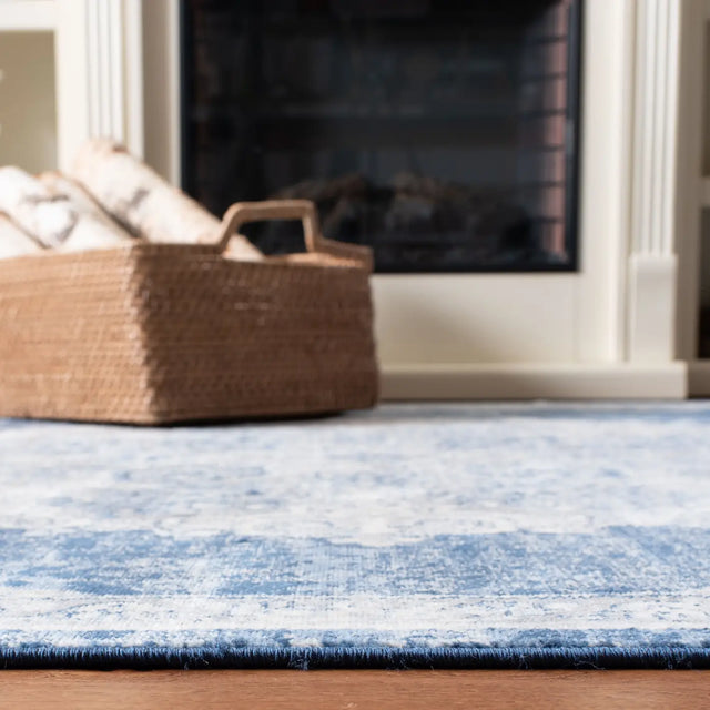 Safavieh Brentwood 5'-3" x 7'-6" Rug in Navy / Ivory
