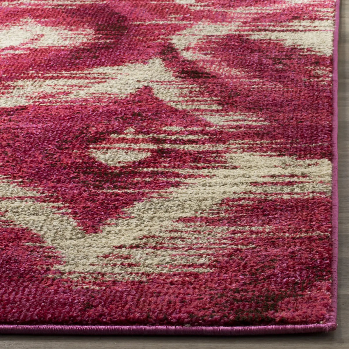 Safavieh Monaco 4'-0" x 5'-7" Rug in Fuchsia / Cream