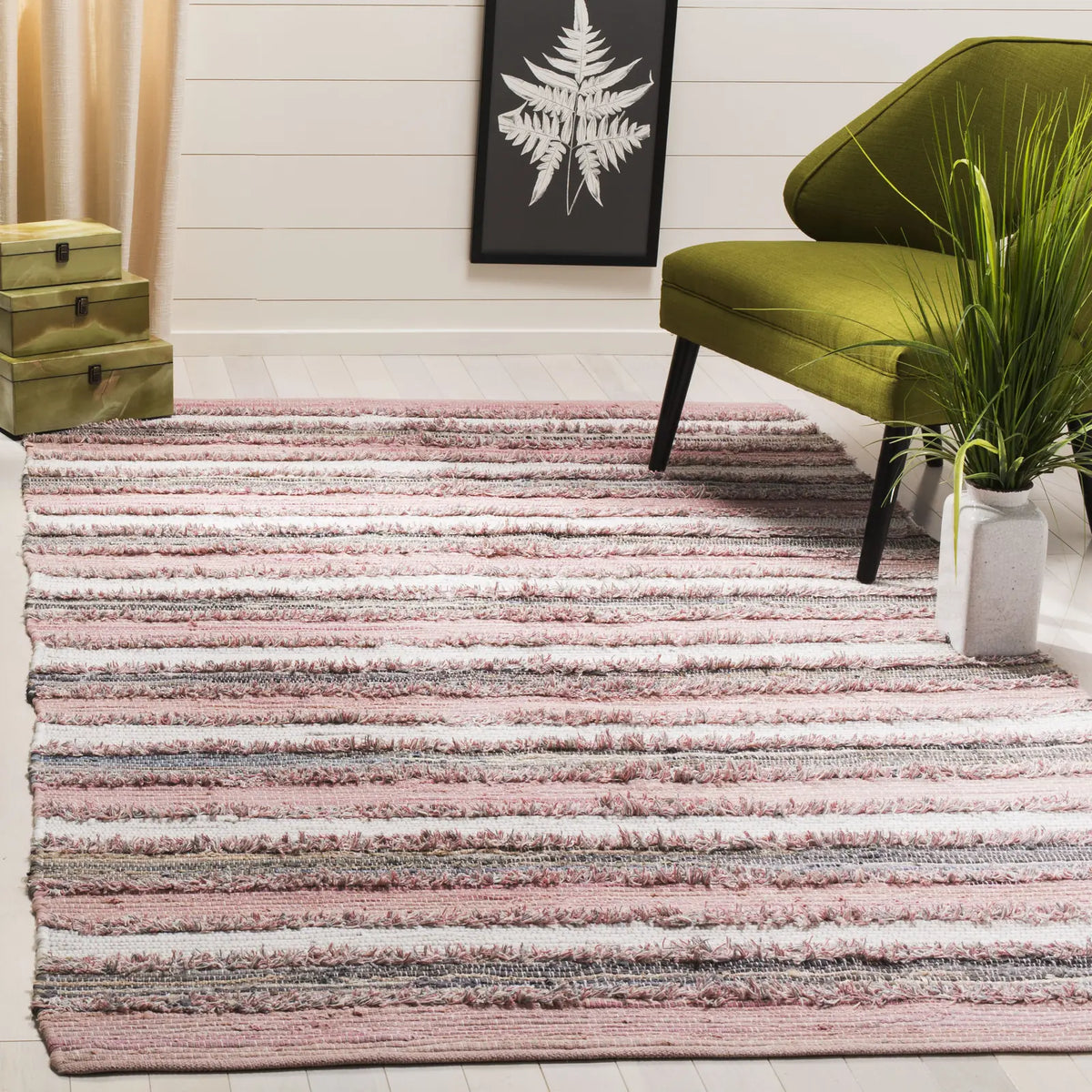 Safavieh Montauk 5'-0" x 8'-0" Rug in Pink / Multi