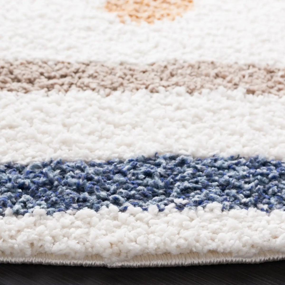 Safavieh Calico Shag 6'-7" x 6'-7" Rug in Ivory / Taupe