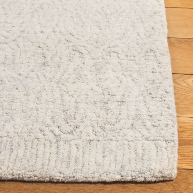 Safavieh Pine 4'-0" x 6'-0" Rug in Silver