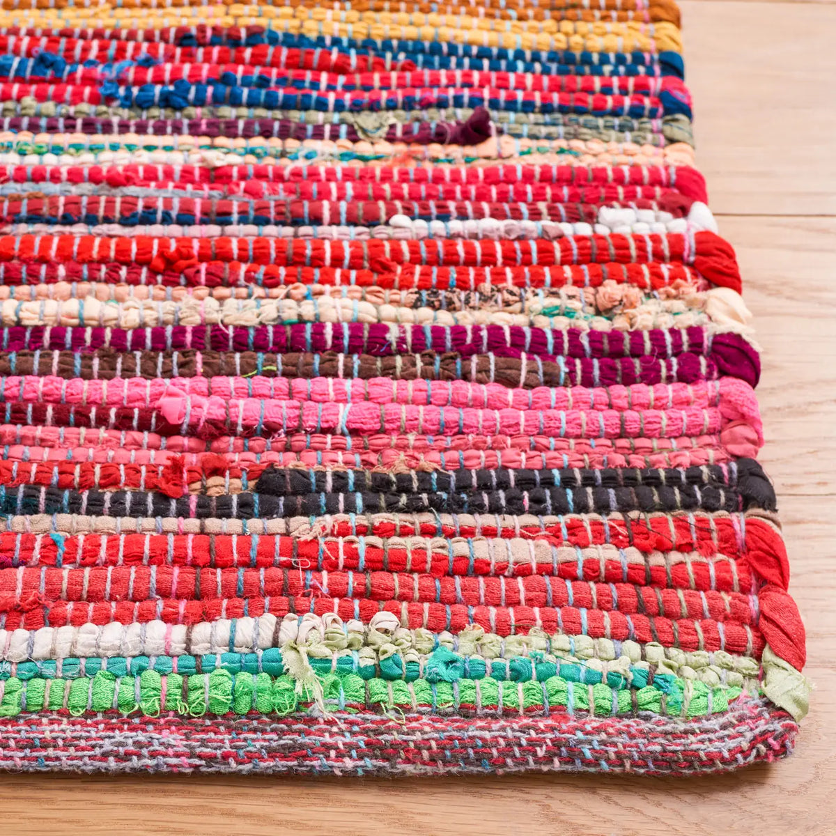 Safavieh Rag Rug 4'-0" x 6'-0" Rug in Red / Multi