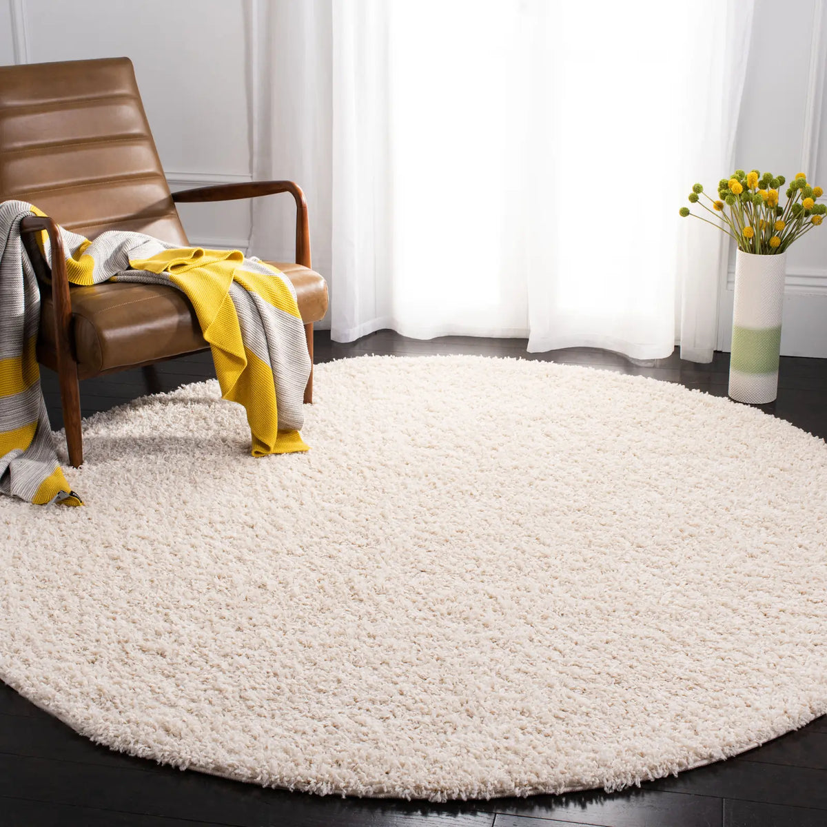 Safavieh Sga-Athens Shag 6'-7" x 6'-7" Rug in White