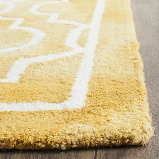 Safavieh Dip Dye 6'-0" x 9'-0" Rug in Gold / Ivory