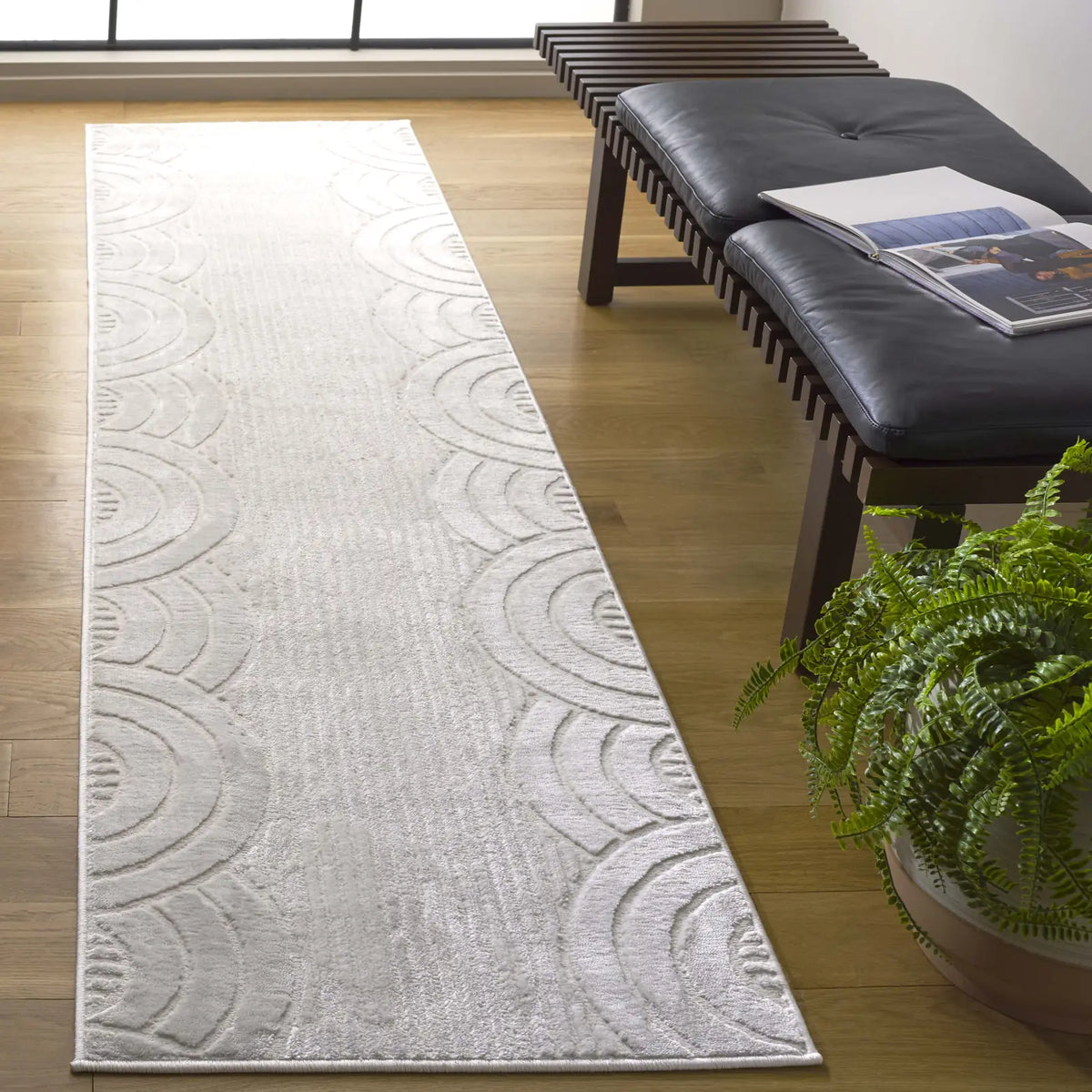 Safavieh Saylor 100 2'-0" x 8'-0" Rug in Ivory